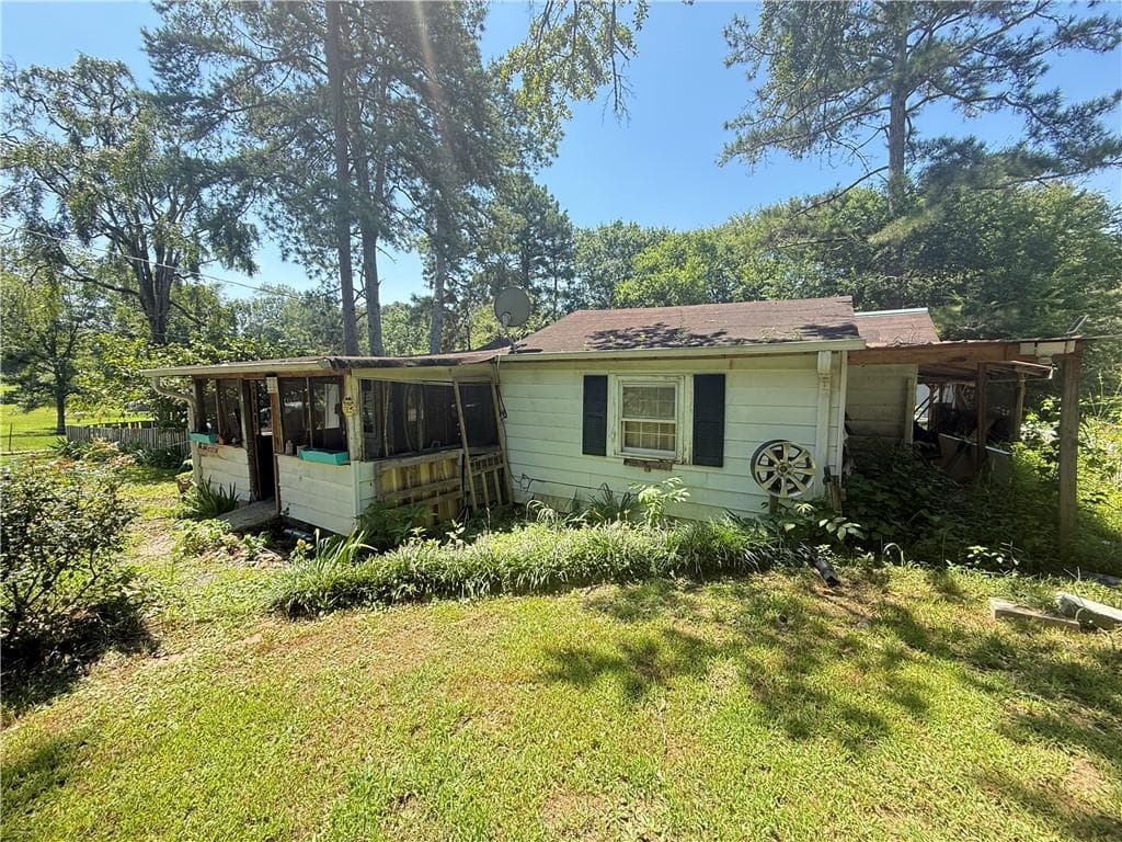 2 bedroom, 1 bathroom, 1,021 sq ft single family residence for sale at 81 Coleman Street, Kingston, GA 30145
