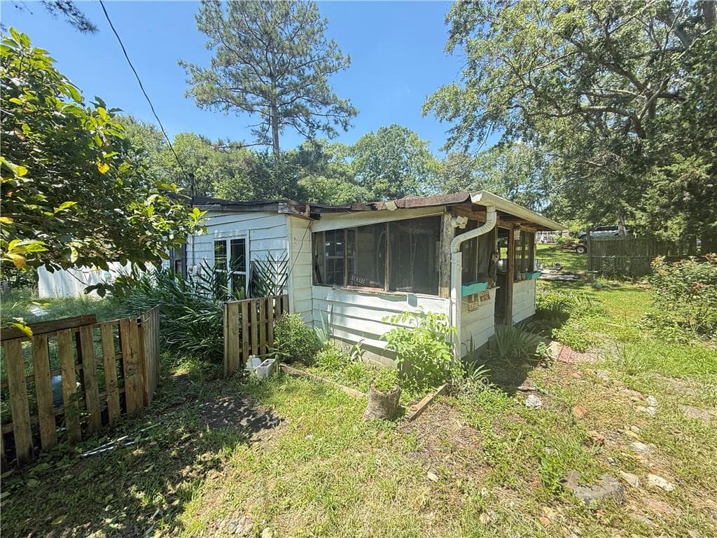 2 bedroom, 1 bathroom, 1,021 sq ft single family residence for sale at 81 Coleman Street, Kingston, GA 30145 — photo 2