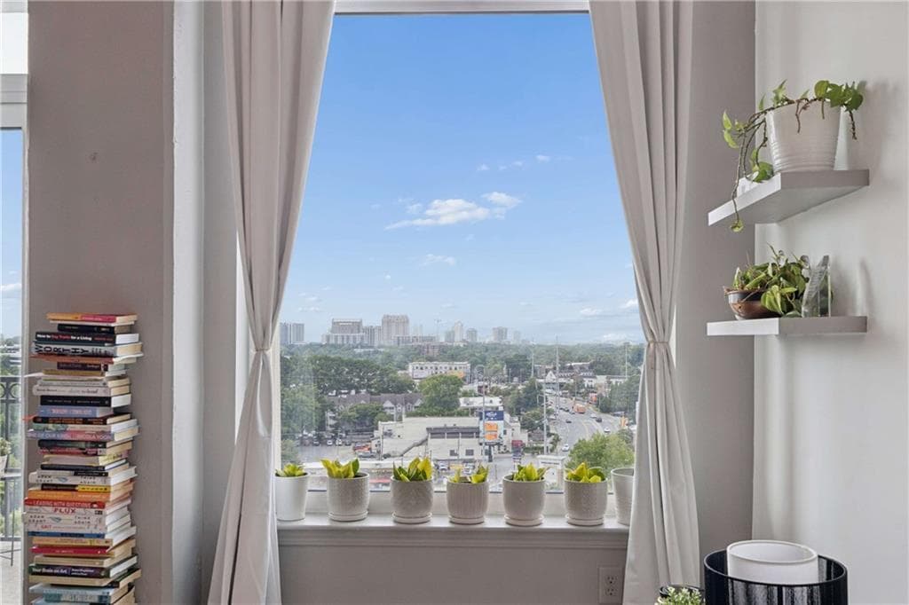 1 bedroom, 1 bathroom, 964 sq ft condominium for sale at 3820 Roswell Road 1005, Atlanta, GA 30342 — photo 4