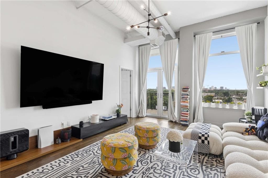 1 bedroom, 1 bathroom, 964 sq ft condominium for sale at 3820 Roswell Road 1005, Atlanta, GA 30342 — photo 3