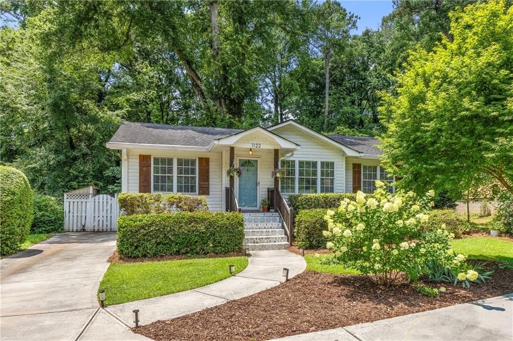 3 bedroom, 2 bathroom, 1,427 sq ft single family residence sold at 1122 Shepherds Lane, Atlanta, GA 30324