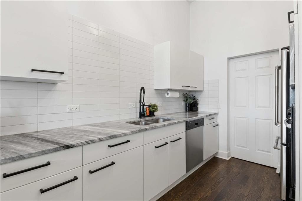 1 bedroom, 1 bathroom, 964 sq ft condominium for sale at 3820 Roswell Road 1005, Atlanta, GA 30342 — photo 9