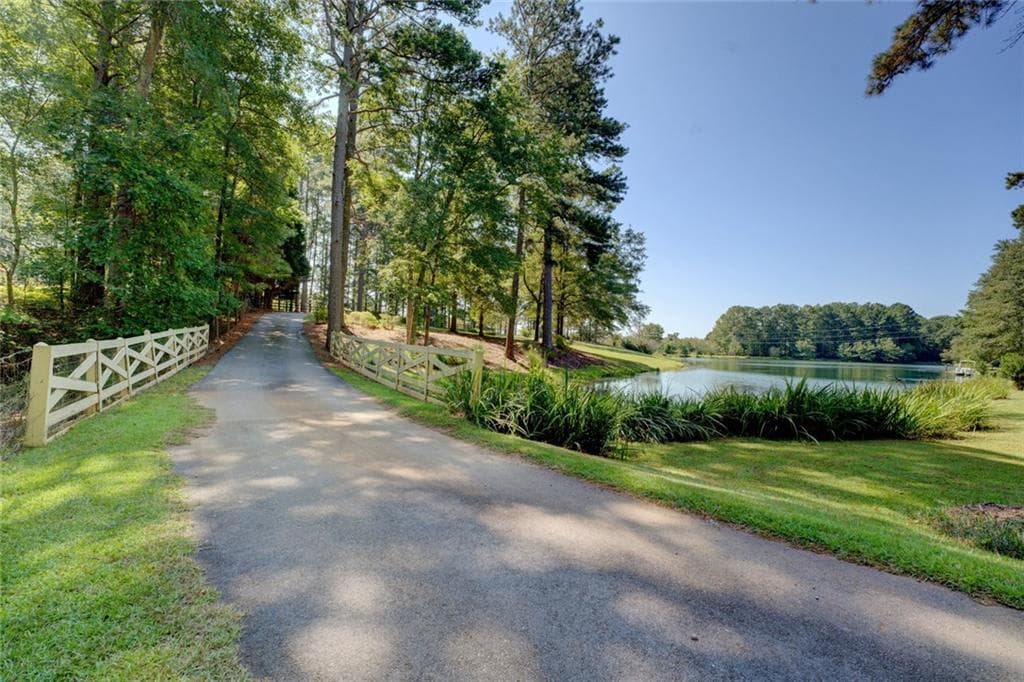 4 bedroom, 4 bathroom, 3,200 sq ft single family residence under contract at 1371 Lipscomb Road, Social Circle, GA 30025 — photo 2