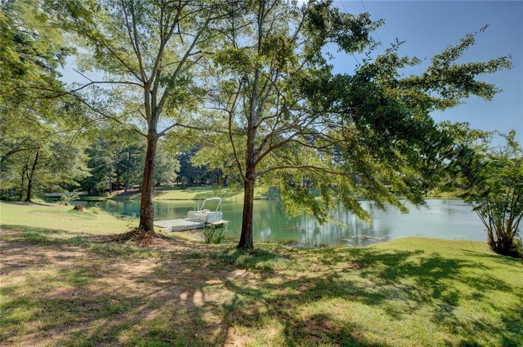 4 bedroom, 4 bathroom, 3,200 sq ft single family residence under contract at 1371 Lipscomb Road, Social Circle, GA 30025 — photo 3