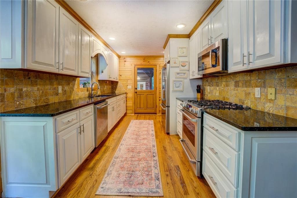 4 bedroom, 4 bathroom, 3,200 sq ft single family residence under contract at 1371 Lipscomb Road, Social Circle, GA 30025 — photo 5