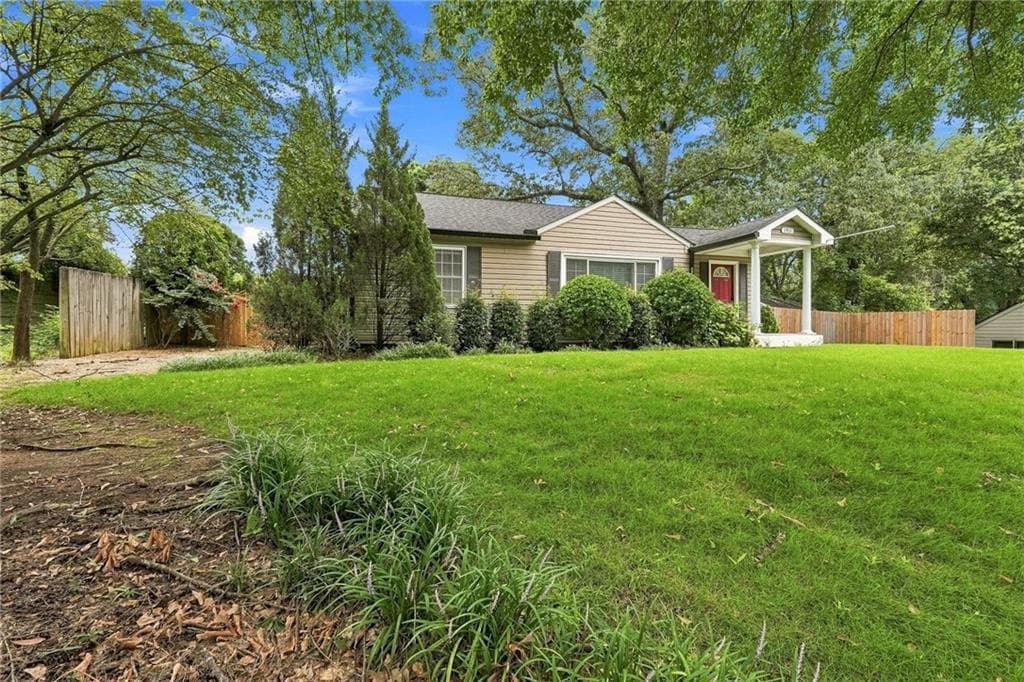 2 bedroom, 1 bathroom, 1,300 sq ft single family residence for rent at 1911 Woodland Hills Avenue, Atlanta, GA 30318 for $2,650 a month — photo 3