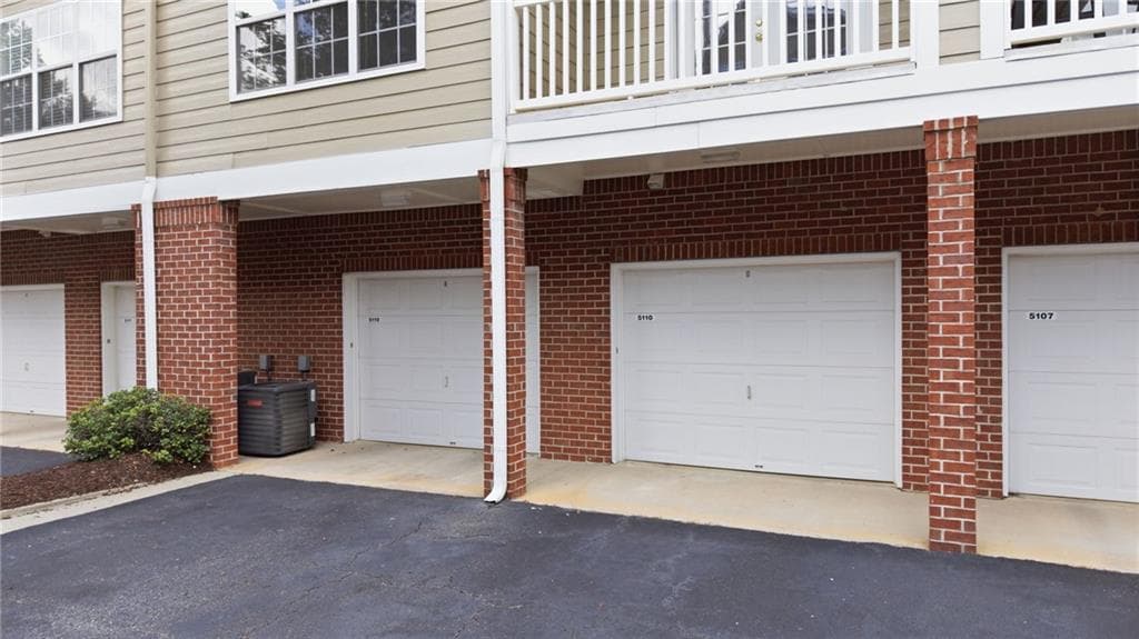 2 bedroom, 3 bathroom, 1,379 sq ft townhouse for sale at 5110 Woodland Lane, Alpharetta, GA 30009 — photo 3