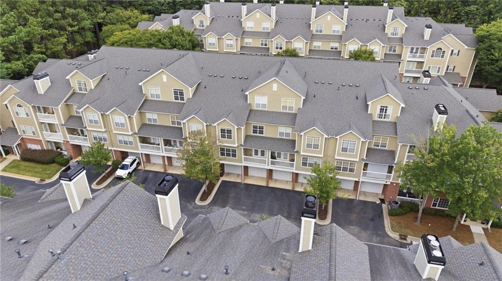 2 bedroom, 3 bathroom, 1,379 sq ft townhouse for sale at 5110 Woodland Lane, Alpharetta, GA 30009 — photo 4
