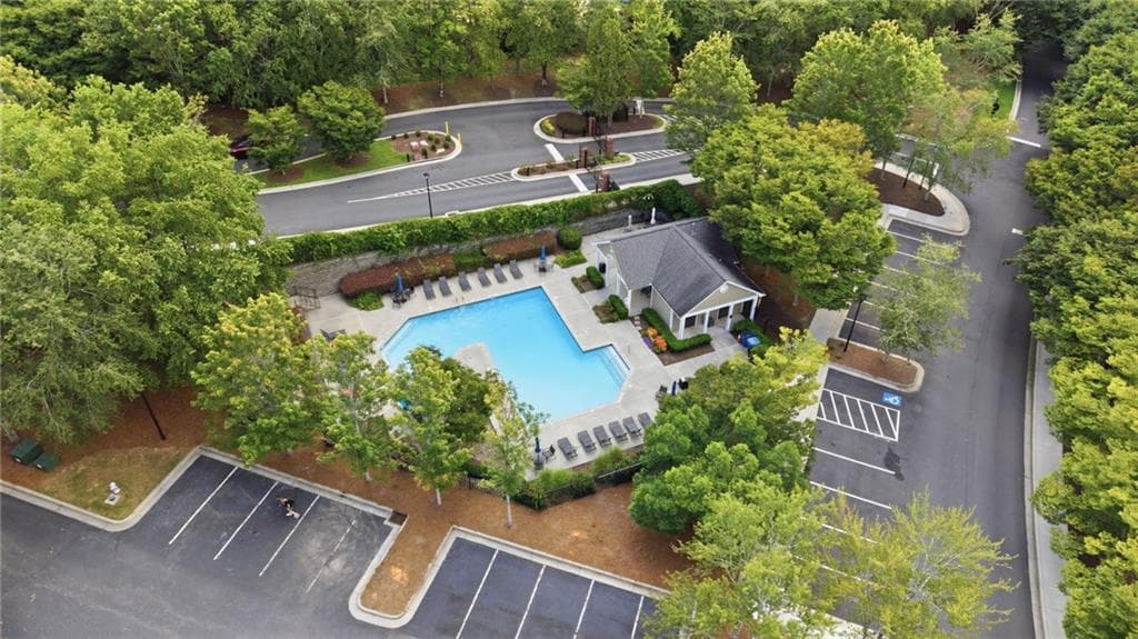 2 bedroom, 3 bathroom, 1,379 sq ft townhouse for sale at 5110 Woodland Lane, Alpharetta, GA 30009 — photo 6