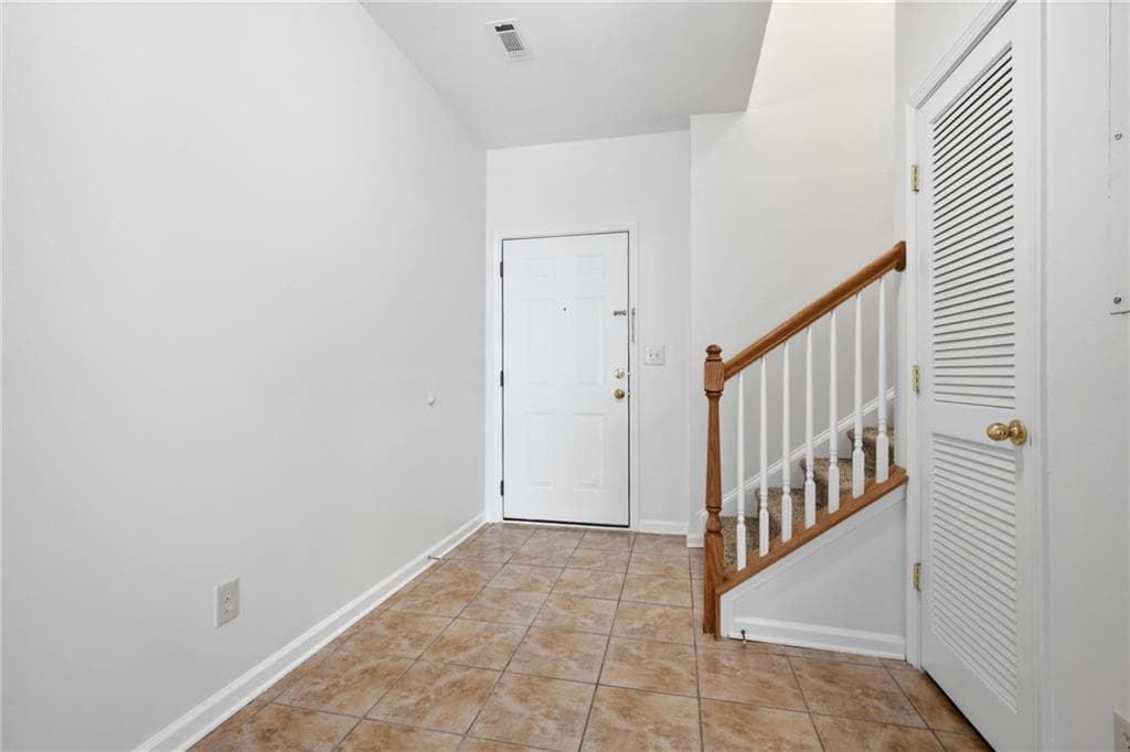 2 bedroom, 3 bathroom, 1,379 sq ft townhouse for sale at 5110 Woodland Lane, Alpharetta, GA 30009 — photo 9