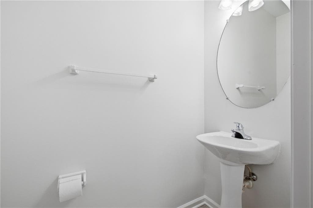 2 bedroom, 3 bathroom, 1,379 sq ft townhouse for sale at 5110 Woodland Lane, Alpharetta, GA 30009 — photo 10