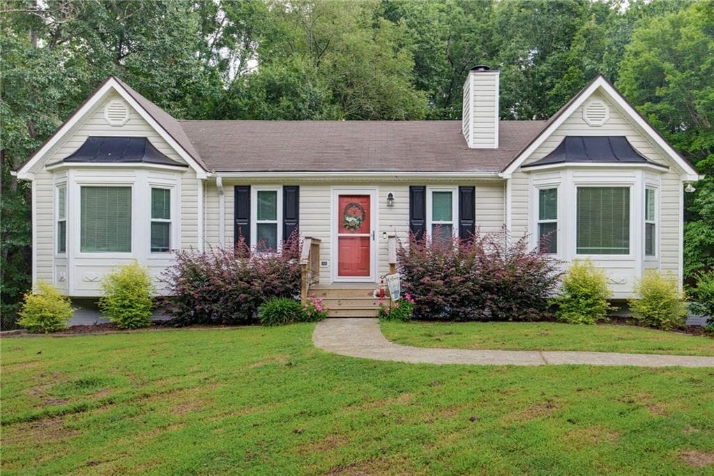3 bedroom, 2 bathroom, 1,290 sq ft single family residence under contract at 41 Camden Woods Drive, Cartersville, GA 30121