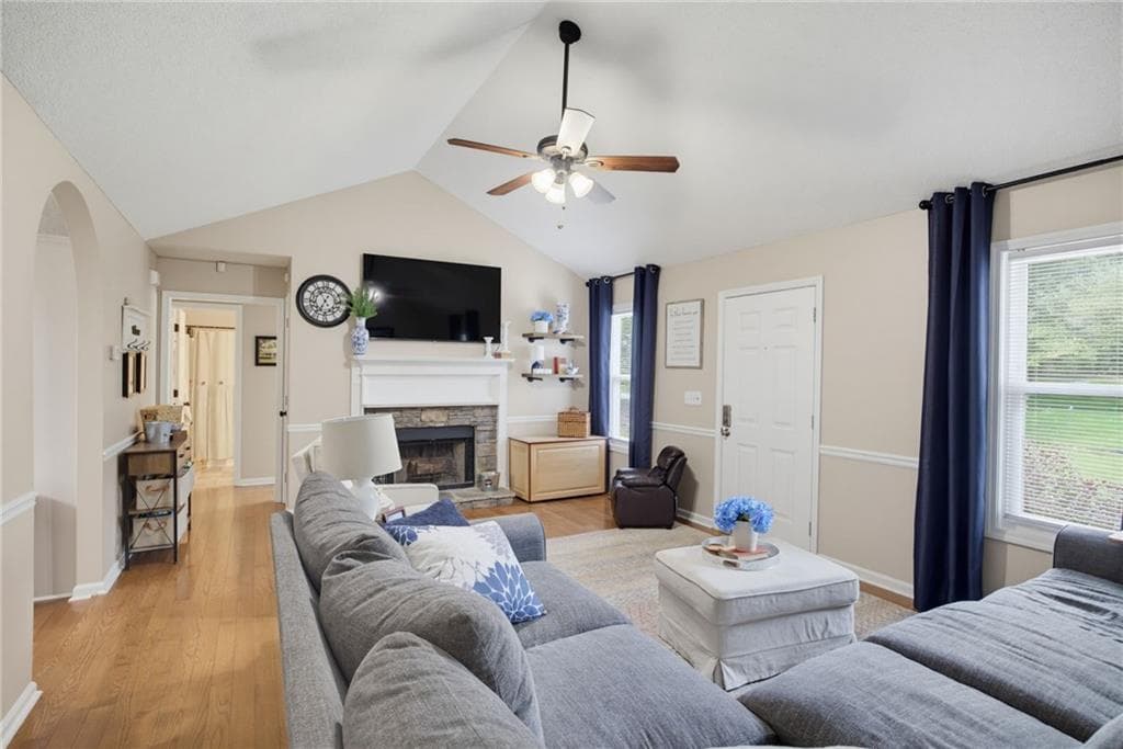 3 bedroom, 2 bathroom, 1,290 sq ft single family residence under contract at 41 Camden Woods Drive, Cartersville, GA 30121 — photo 3
