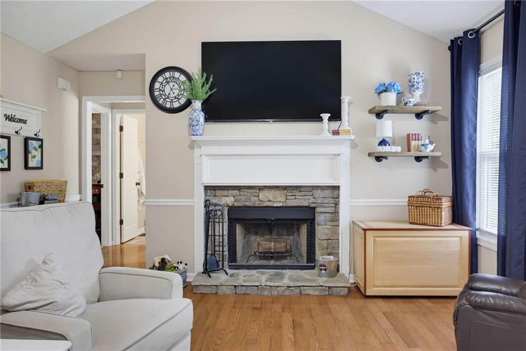 3 bedroom, 2 bathroom, 1,290 sq ft single family residence under contract at 41 Camden Woods Drive, Cartersville, GA 30121 — photo 4