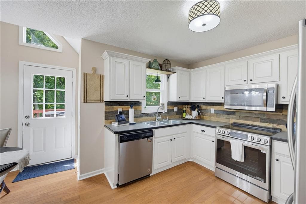 3 bedroom, 2 bathroom, 1,290 sq ft single family residence under contract at 41 Camden Woods Drive, Cartersville, GA 30121 — photo 7