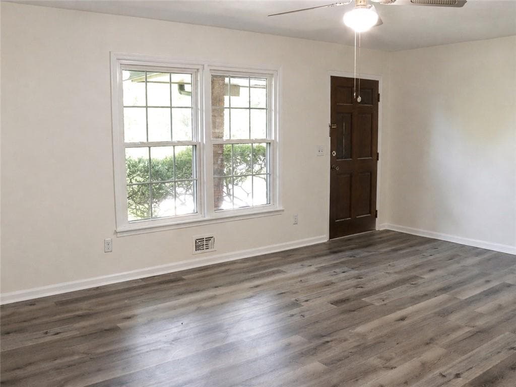 4 bedroom, 3 bathroom, 1,920 sq ft single family residence for sale at 4840 Cowan Road, Acworth, GA 30101 — photo 4