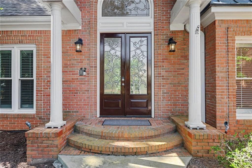 6 bedroom, 7 bathroom, 7,620 sq ft single family residence under contract at 200 Wicklawn Way, Roswell, GA 30076 — photo 2