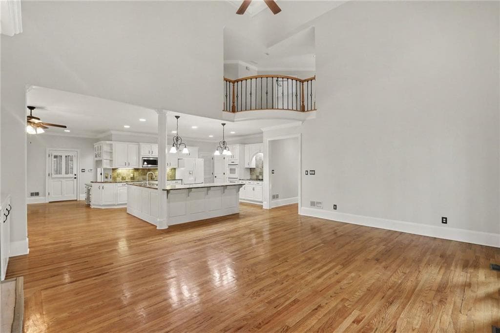6 bedroom, 7 bathroom, 7,620 sq ft single family residence under contract at 200 Wicklawn Way, Roswell, GA 30076 — photo 10