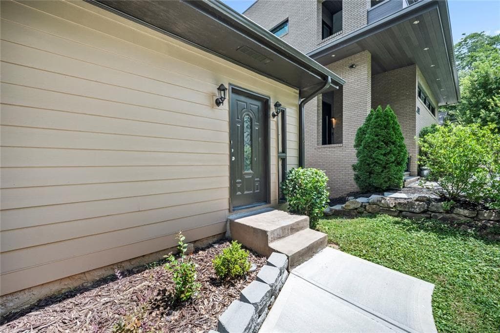 1 bedroom, 1 bathroom triplex for rent at 1126 Briarcliff Place 3, Atlanta, GA 30306 for $1,500 a month — photo 1 of 9