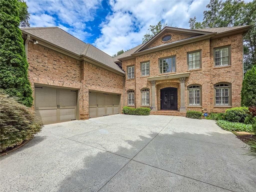 5 bedroom, 6 bathroom, 6,647 sq ft single family residence under contract at 7725 NW Marsh Court, Sandy Springs, GA 30328 — photo 3