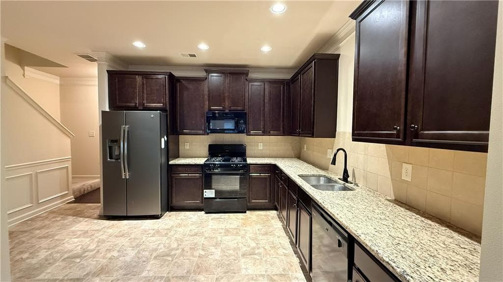 3 bedroom, 3 bathroom, 1,696 sq ft townhouse for rent at 333 Knelston Oak Drive, Suwanee, GA 30024 for $2,100 a month — photo 2