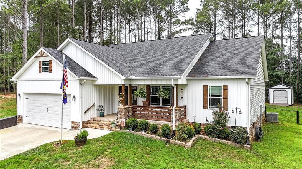 3 bedroom, 2 bathroom, 1,675 sq ft single family residence for sale at 287 Bell Loop, Chatsworth, GA 30705 — photo 2