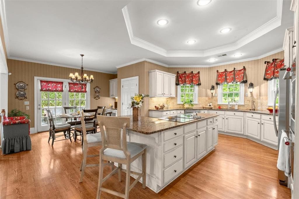 6 bedroom, 5 bathroom, 6,450 sq ft single family residence under contract at 2219 Lattimore Farm Drive, Kennesaw, GA 30152 — photo 9