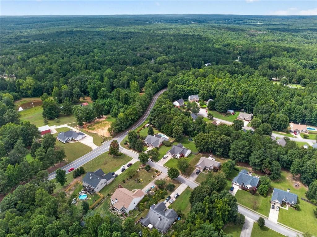 3 bedroom, 2 bathroom, 2,420 sq ft single family residence under contract at 19 Elk Drive, Temple, GA 30179 — photo 3