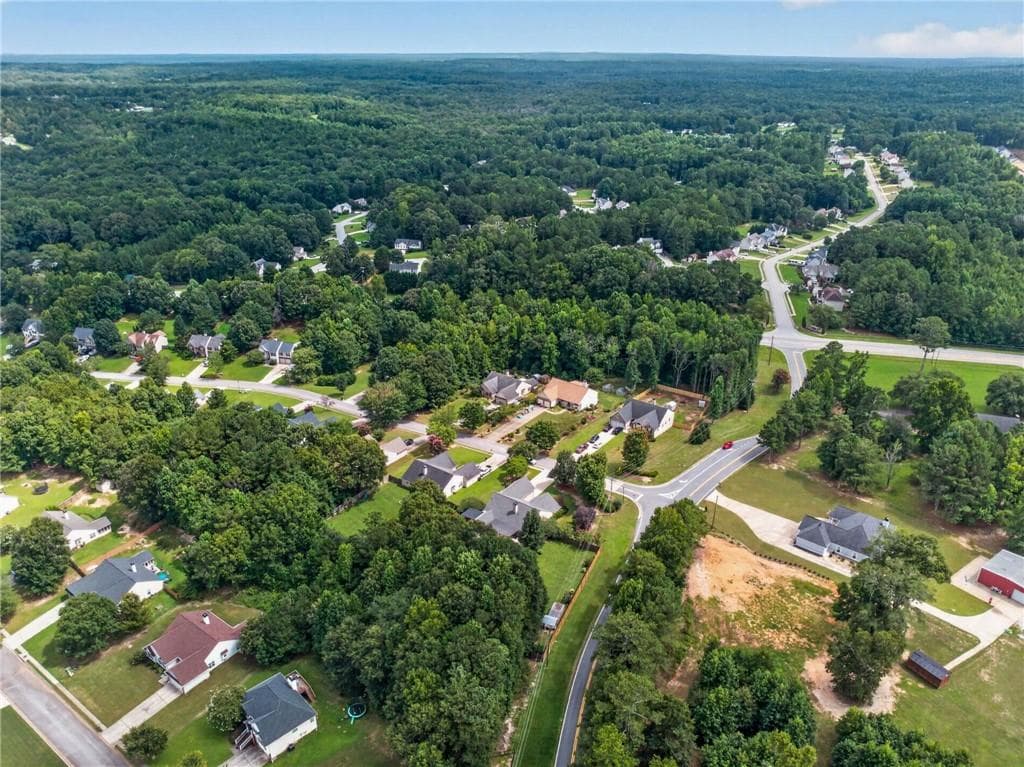 3 bedroom, 2 bathroom, 2,420 sq ft single family residence under contract at 19 Elk Drive, Temple, GA 30179 — photo 5