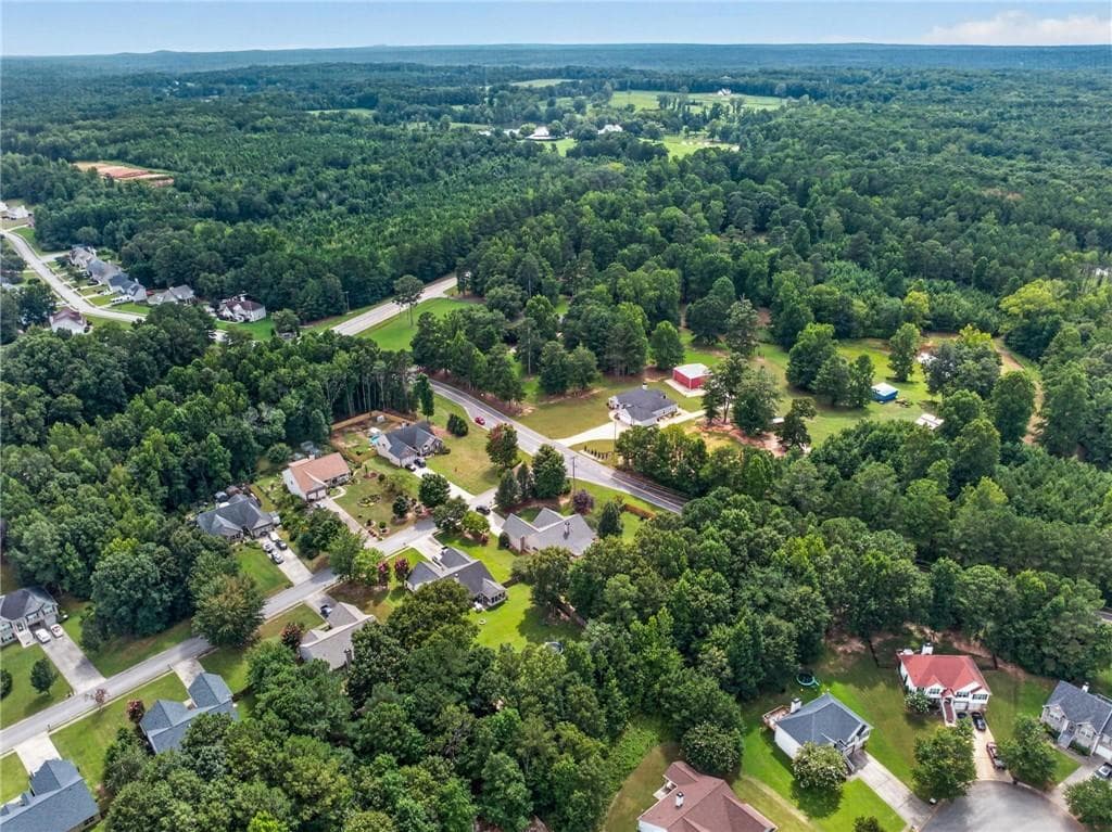 3 bedroom, 2 bathroom, 2,420 sq ft single family residence under contract at 19 Elk Drive, Temple, GA 30179 — photo 6