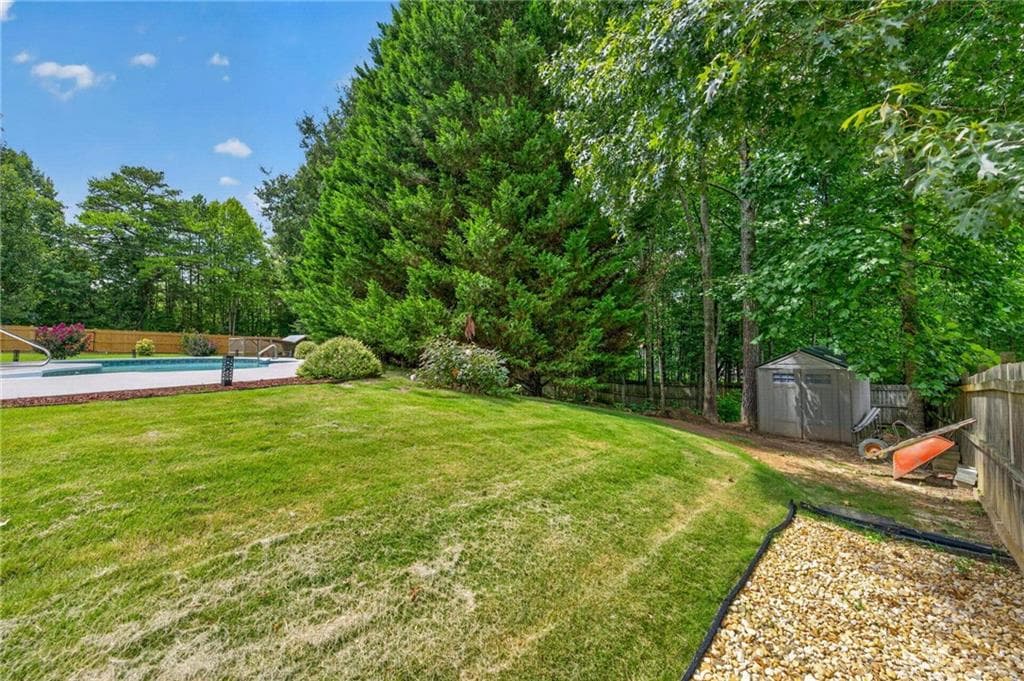 3 bedroom, 2 bathroom, 2,420 sq ft single family residence under contract at 19 Elk Drive, Temple, GA 30179 — photo 8