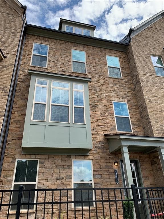 3 bedroom, 4 bathroom, 2,778 sq ft townhouse under contract at 4985 Shay Town Lane, Peachtree Corners, GA 30092