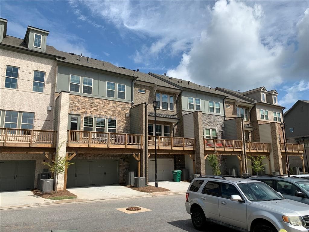 3 bedroom, 4 bathroom, 2,778 sq ft townhouse under contract at 4985 Shay Town Lane, Peachtree Corners, GA 30092 — photo 2