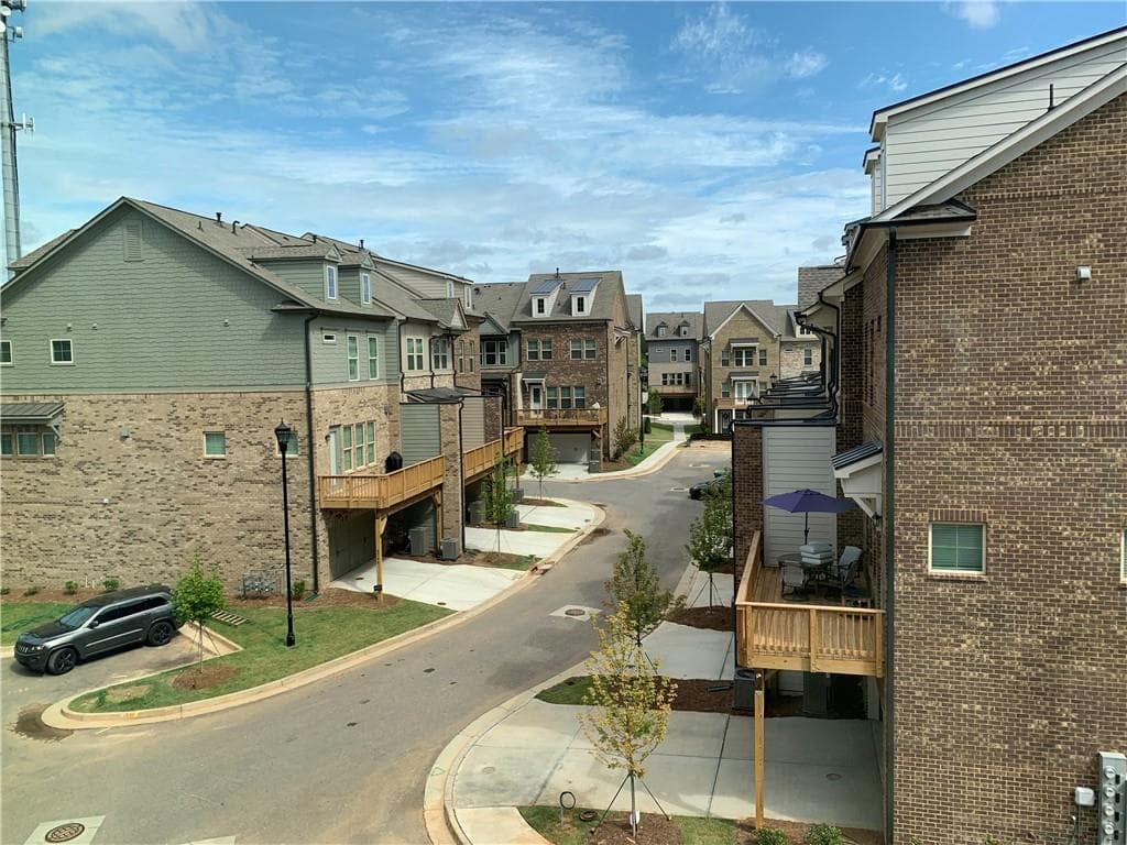 3 bedroom, 4 bathroom, 2,778 sq ft townhouse under contract at 4985 Shay Town Lane, Peachtree Corners, GA 30092 — photo 3