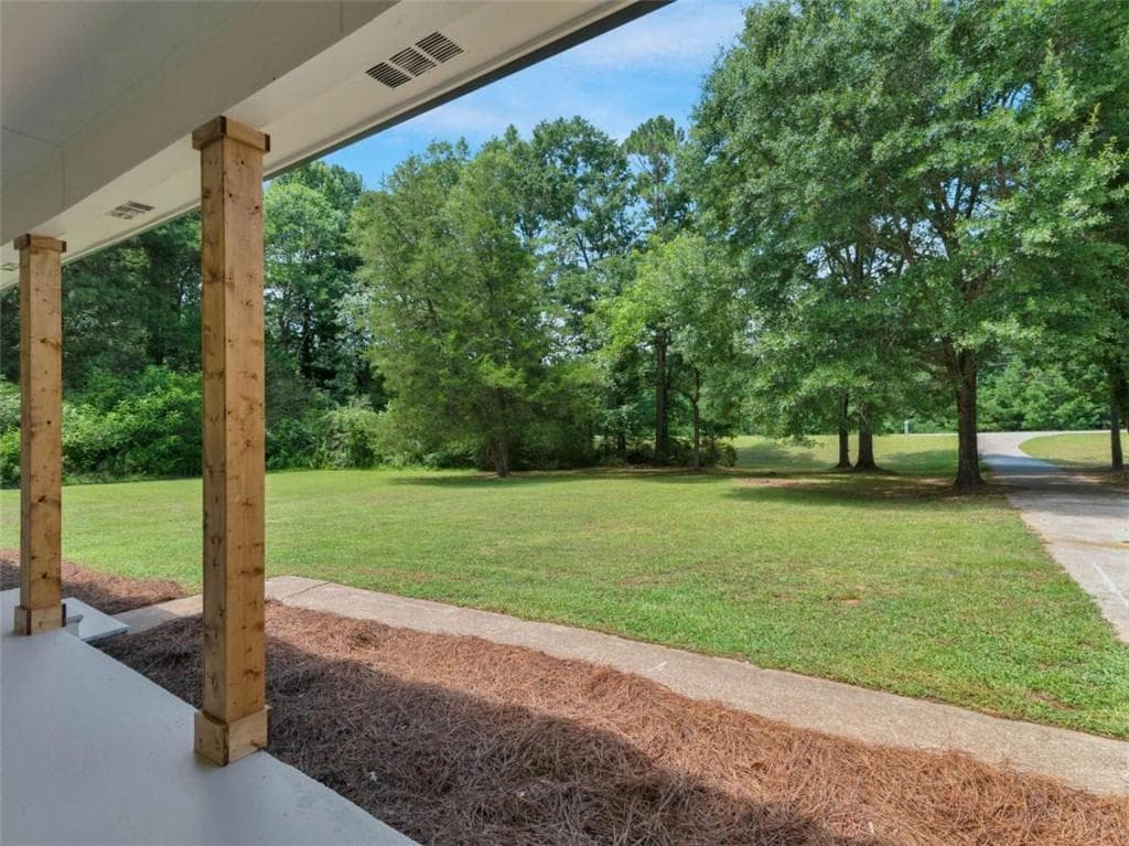 4 bedroom, 2 bathroom, 1,754 sq ft single family residence under contract at 976 Hampton Locust Grove Road, Hampton, GA 30228 — photo 3