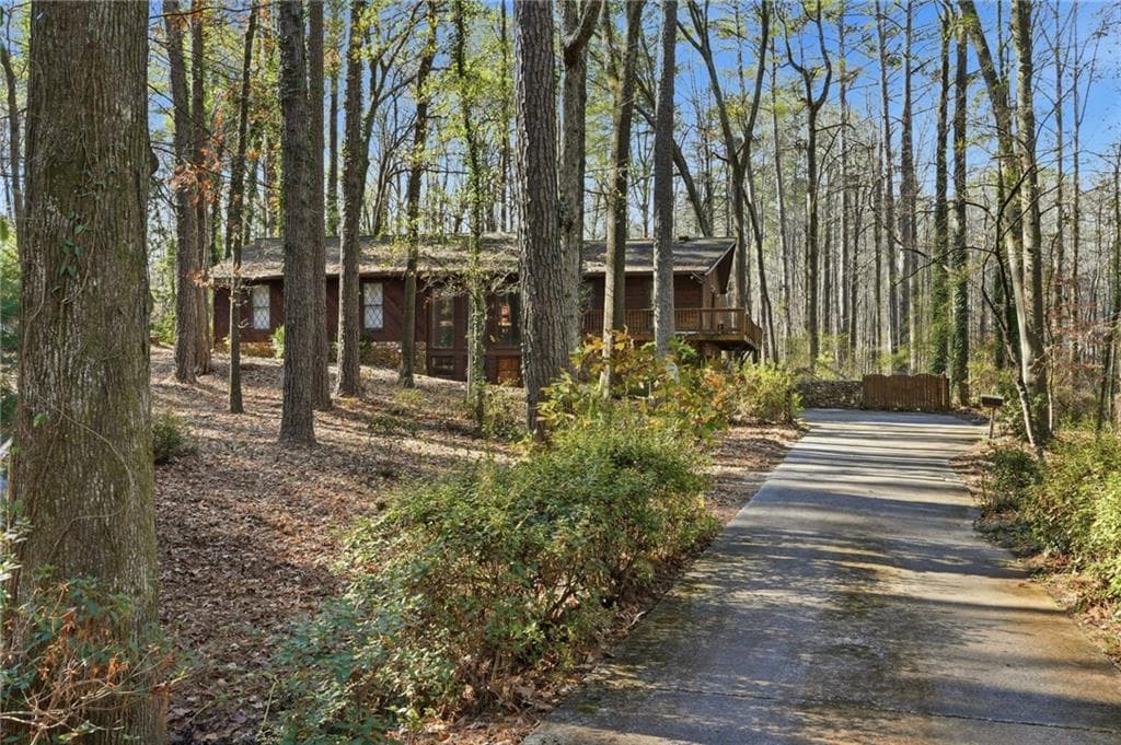 4 bedroom, 3 bathroom, 2,013 sq ft single family residence for sale at 1091 Cole Drive, Lilburn, GA 30047 — photo 4