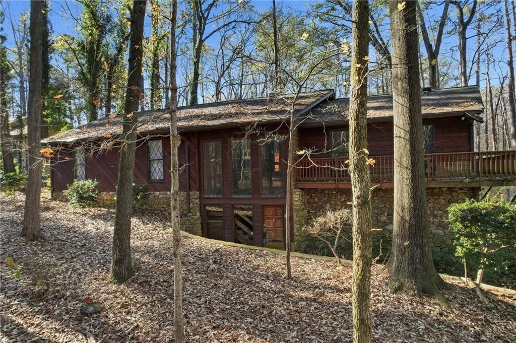 4 bedroom, 3 bathroom, 2,013 sq ft single family residence for sale at 1091 Cole Drive, Lilburn, GA 30047 — photo 5