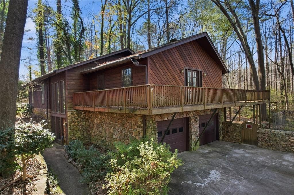 4 bedroom, 3 bathroom, 2,013 sq ft single family residence for sale at 1091 Cole Drive, Lilburn, GA 30047 — photo 7
