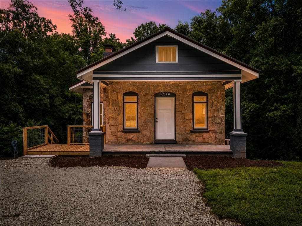 2 bedroom, 1 bathroom, 949 sq ft single family residence for sale at 2928 Old Cornelia Highway, Gainesville, GA 30507 — photo 2