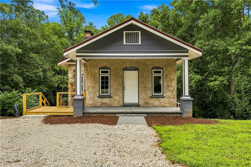 2 bedroom, 1 bathroom, 949 sq ft single family residence for sale at 2928 Old Cornelia Highway, Gainesville, GA 30507 — photo 7