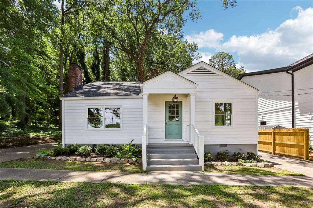 3 bedroom, 2 bathroom, 1,598 sq ft single family residence under contract at 515 Casanova Street, Atlanta, GA 30315