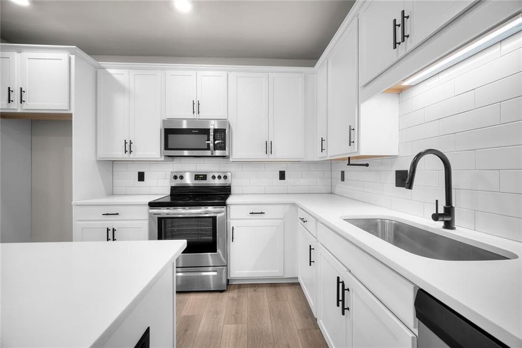 2 bedroom, 3 bathroom, 1,800 sq ft townhouse for sale at 2030 Main Street 206, Atlanta, GA 30318 — photo 4
