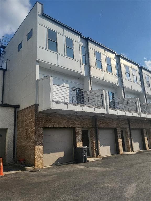 2 bedroom, 3 bathroom, 1,800 sq ft townhouse for sale at 2030 Main Street 206, Atlanta, GA 30318 — photo 5