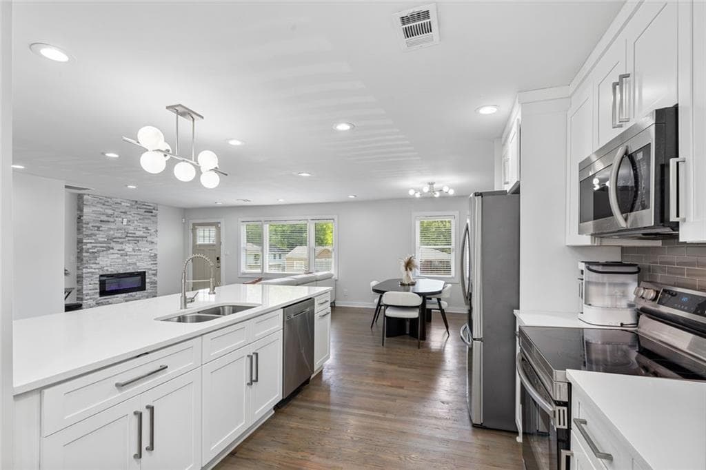 5 bedroom, 3 bathroom, 3,000 sq ft single family residence for sale at 2353 Larchwood Road, Atlanta, GA 30310 — photo 8