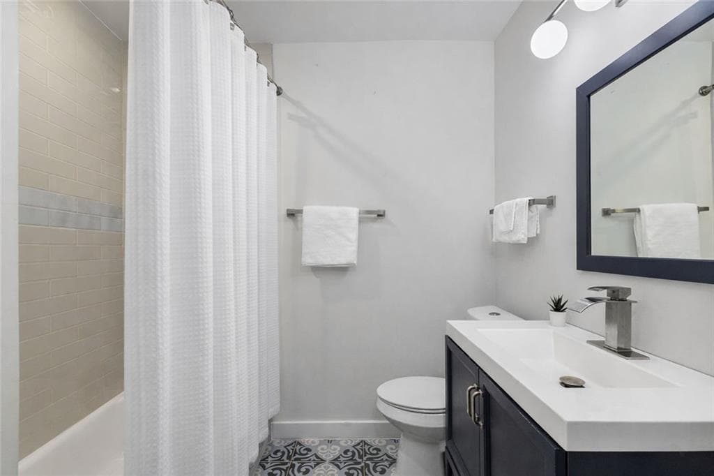 5 bedroom, 3 bathroom, 3,000 sq ft single family residence for sale at 2353 Larchwood Road, Atlanta, GA 30310 — photo 10