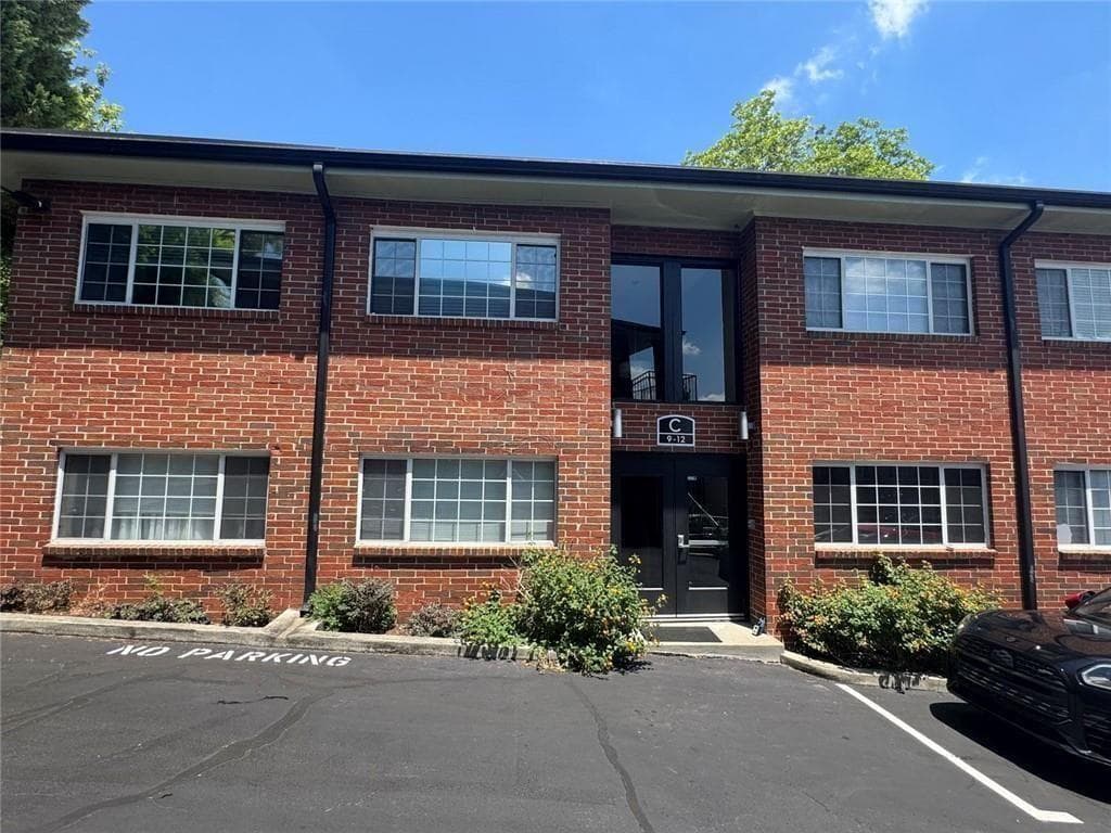 2 bedroom, 1 bathroom, 900 sq ft condominium for sale at 1705 Monroe Drive C09, Atlanta, GA 30324 — photo 4