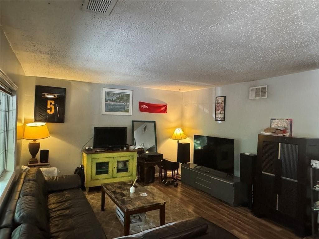 2 bedroom, 1 bathroom, 900 sq ft condominium for sale at 1705 Monroe Drive C09, Atlanta, GA 30324 — photo 8