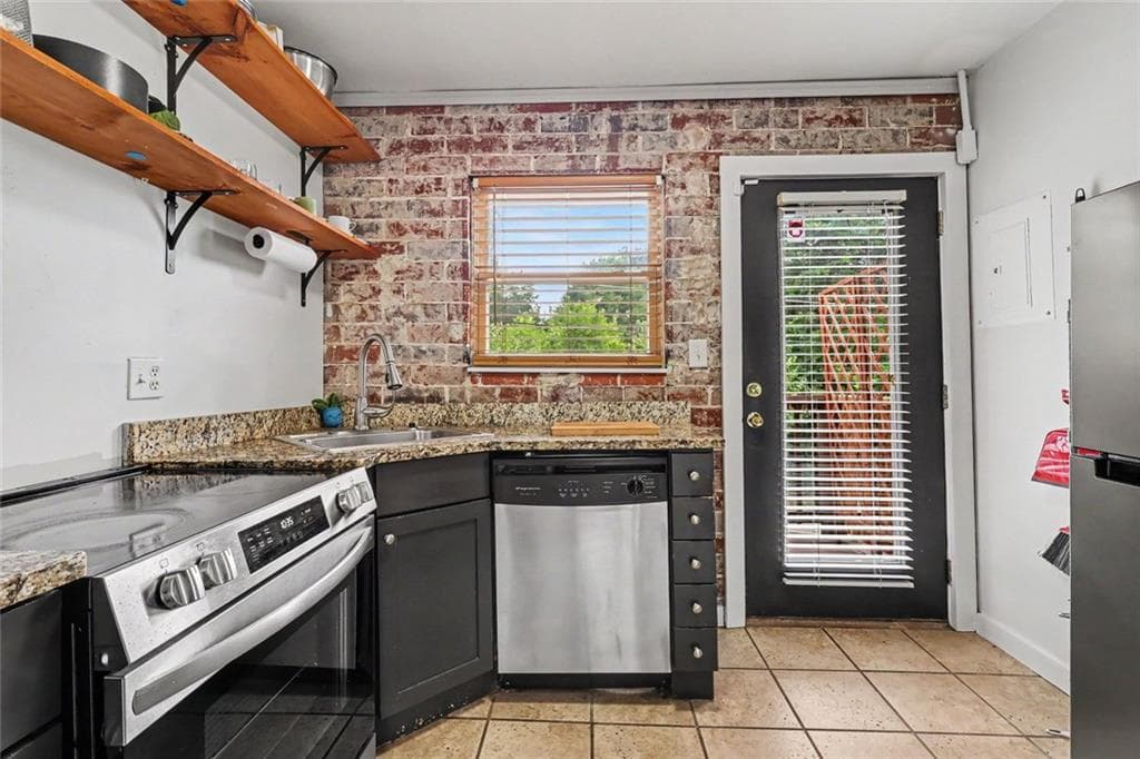 2 bedroom, 1 bathroom, 620 sq ft condominium for sale at 561 Formwalt Street 10, Atlanta, GA 30312 — photo 2