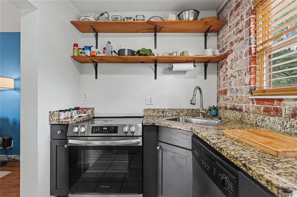 2 bedroom, 1 bathroom, 620 sq ft condominium for sale at 561 Formwalt Street 10, Atlanta, GA 30312 — photo 3