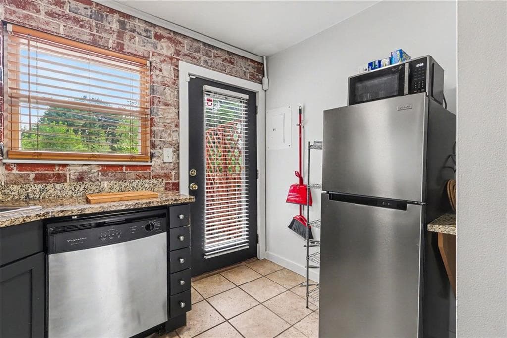 2 bedroom, 1 bathroom, 620 sq ft condominium for sale at 561 Formwalt Street 10, Atlanta, GA 30312 — photo 4